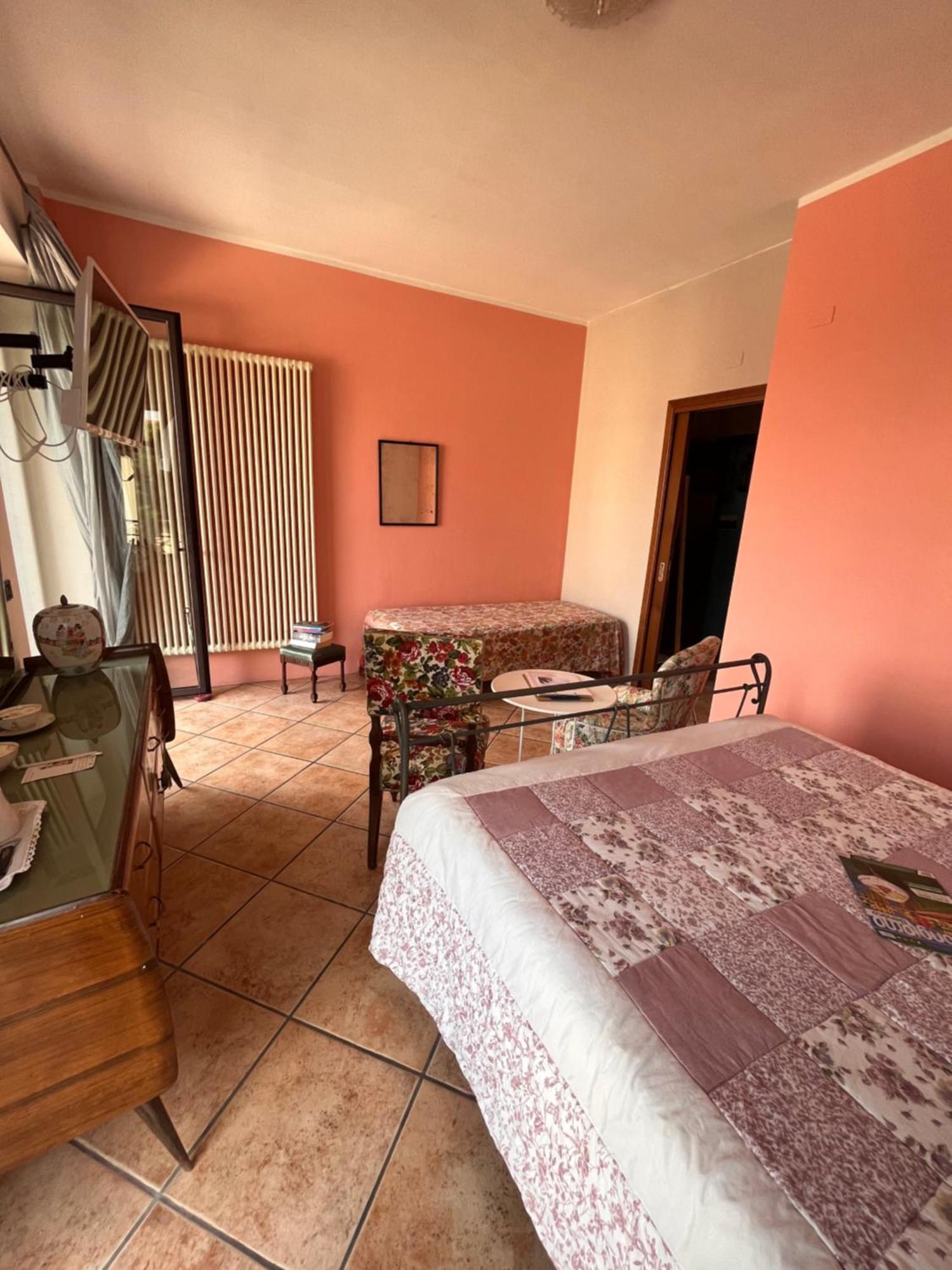 The Tower Of The Old King Bed & Breakfast Desenzano del Garda Exterior photo